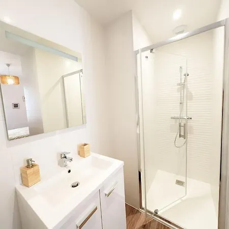 Apartamento Et Commerces De - Appt 3 Personnes